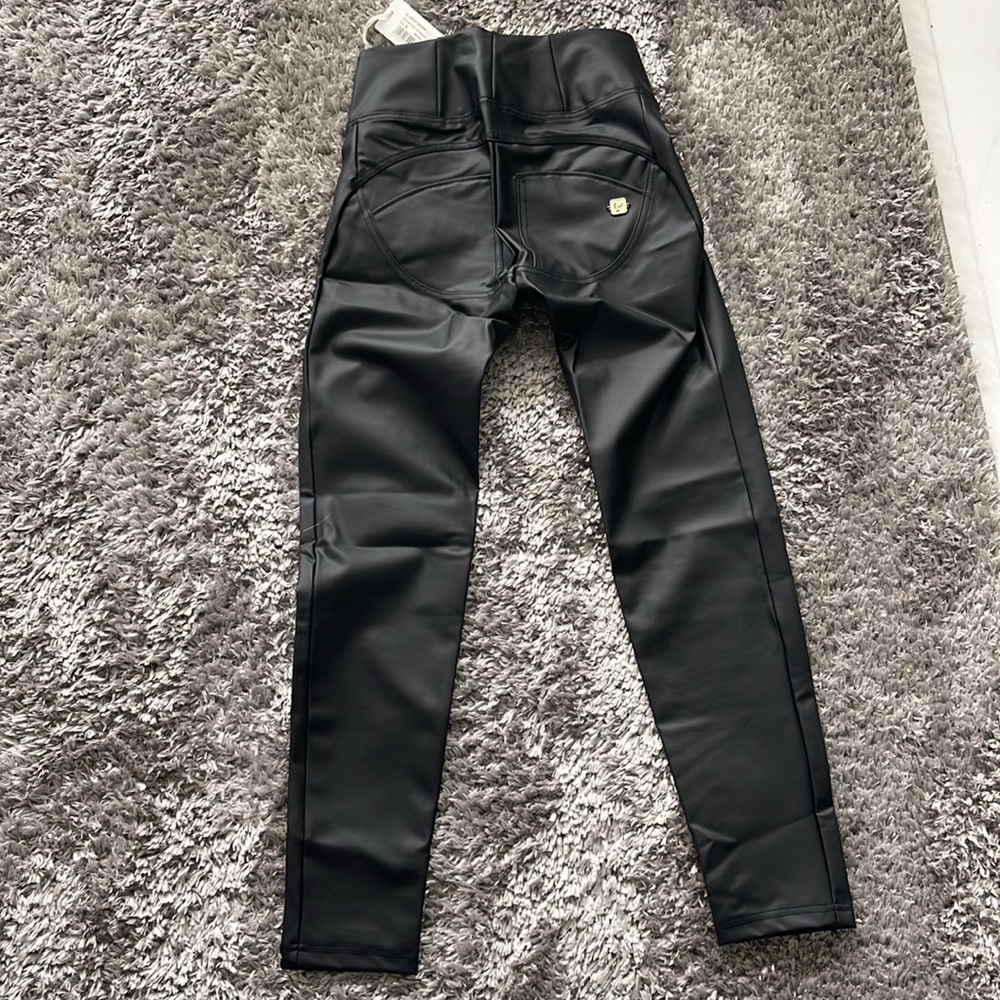 Freddy wr.up s/4 small black faux leather high waisted new nwt full length - Picture 6 of 11